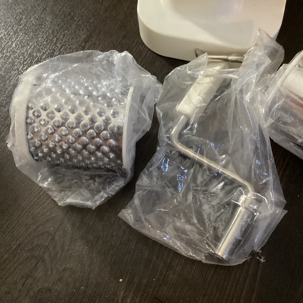 The Salad Maker With Vaccum Grip Base