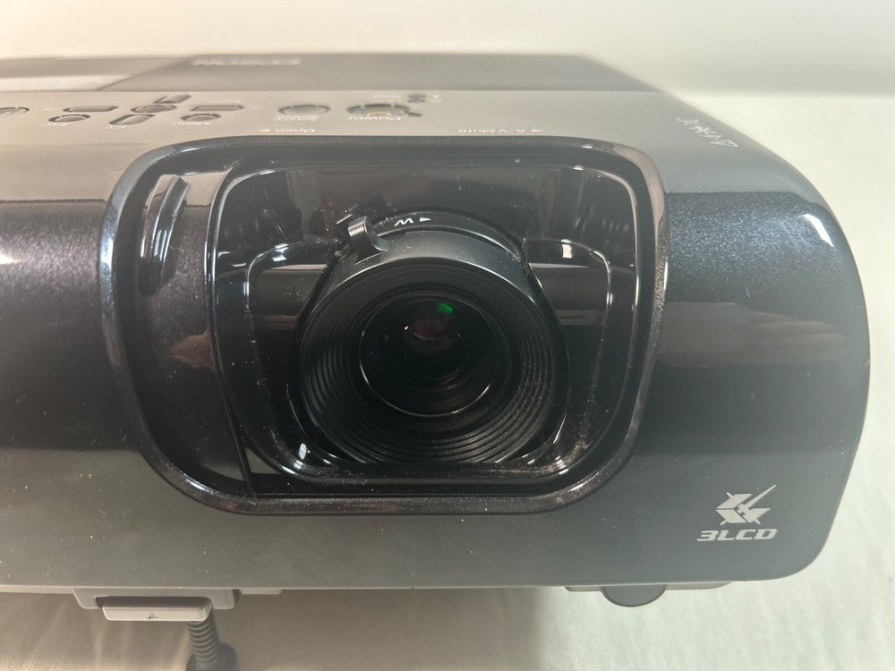 Epson Powerlite 77c EMP-X5 Multimedia Projector w/Case/ no remote control!