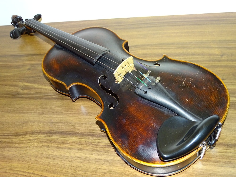 VIOLIN WITH LION HEAD - model STAINER (Nr. 097)