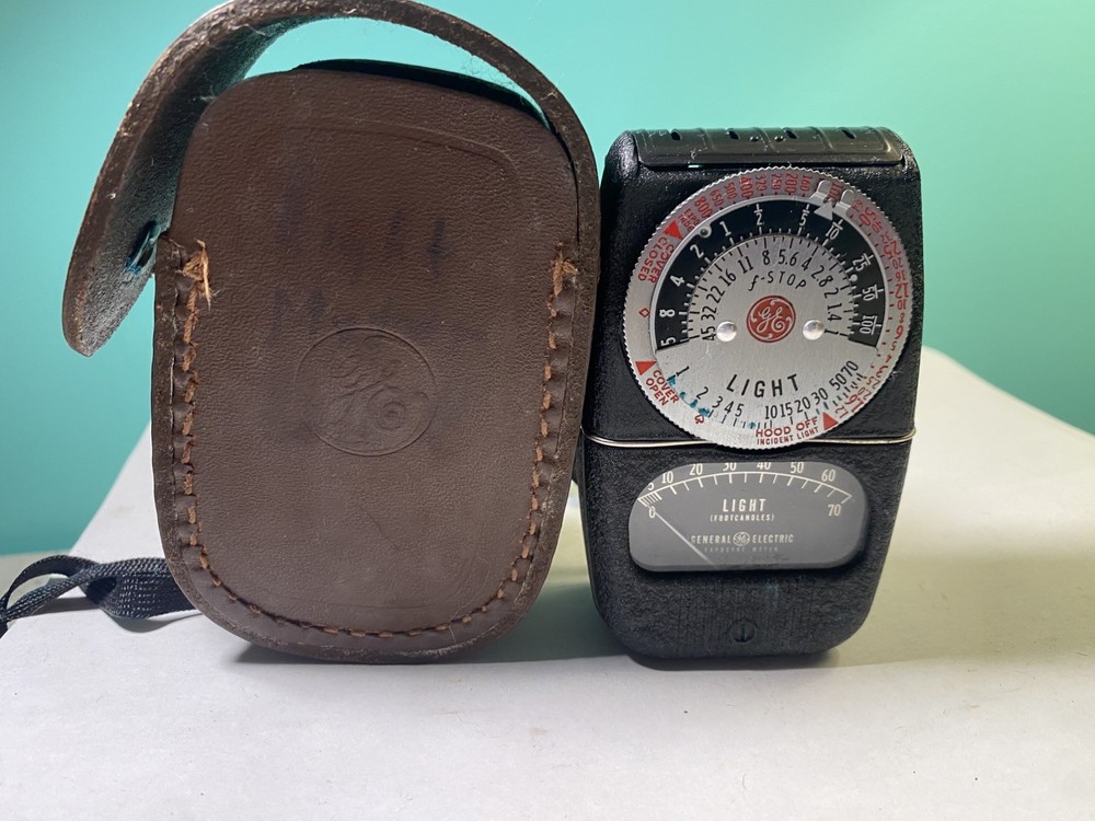 General Electric Light Meter Type DW-68 with leather brown case