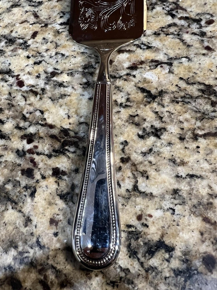 TOWLE Beaded Design Lasagna PIE Server Embossed Silverplate