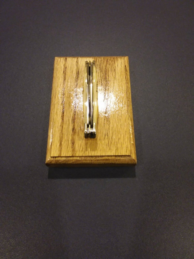 Folding Knife Display Stands, 2 STANDS (RED OAK)