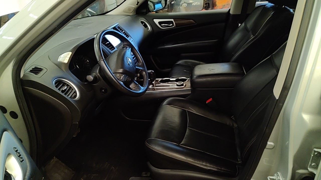 (LOCAL PICKUP ONLY) Roof Glass Front Moveable Fits 13-20 PATHFINDER 7022791