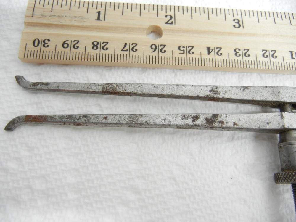 BROWN & SHARPE Outside and inside calipers.