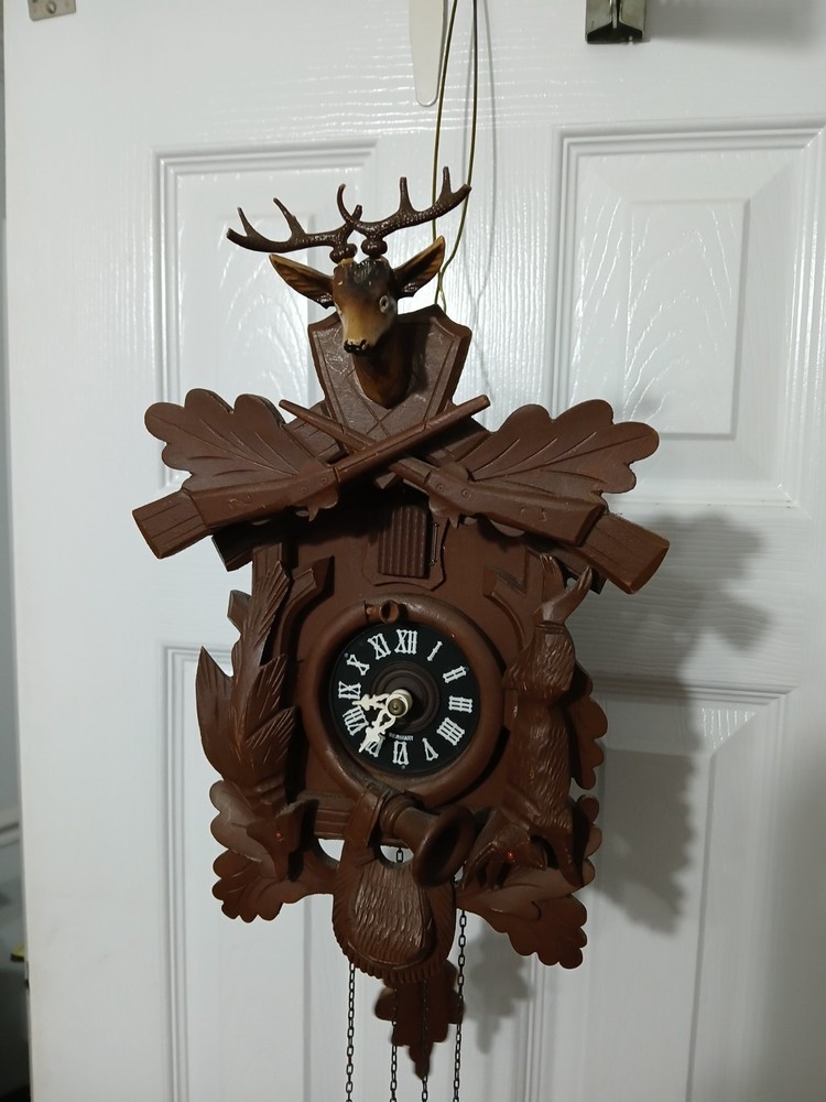 HUNTERS STYLE  BLACK FOREST CUCKOO CLOCK WORKING