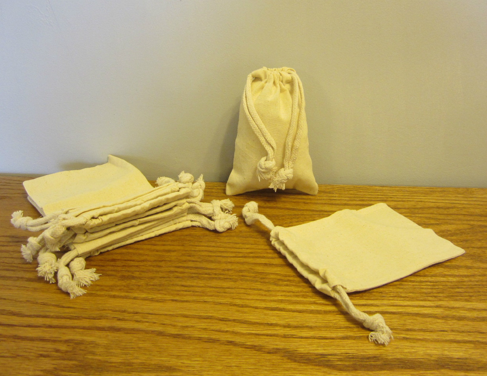 12 NEW COTTON MUSLIN BAGS WITH DRAWSTRINGS 4" BY 6" BATH SOAP HERBS QUALITY BAG
