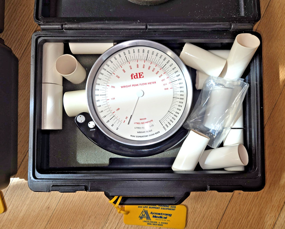 Wright Respiratory Peak Air Flow Meter with carrying case and certificate