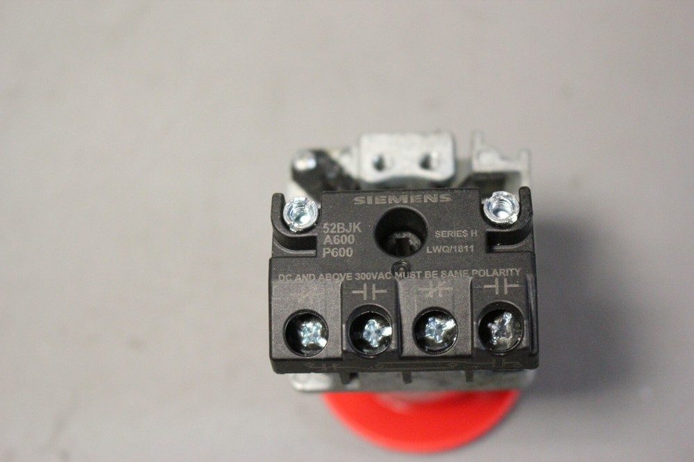 UNUSED SIEMENS EMERGENCY STOP PUSHBUTTON 52PP2W2A
