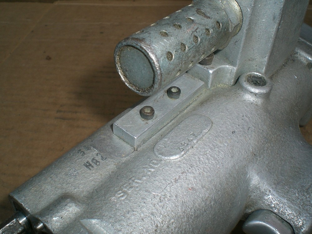 Deutsch Spacematic auto feed pneumatic nutplate drill