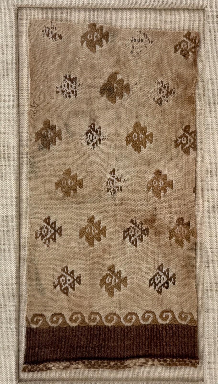 PRE COLUMBIAN TEXTILE EMBROIDERY PANEL FRAGMENT PERUVIAN MUMMY INCA CHANCAY