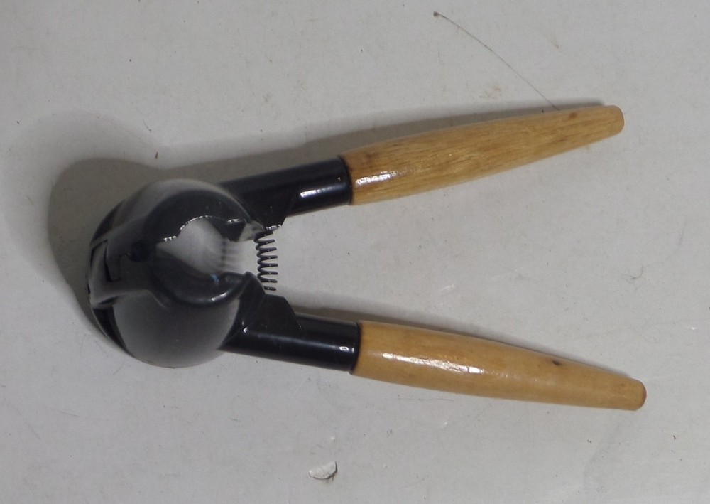 Nut cracker vintage