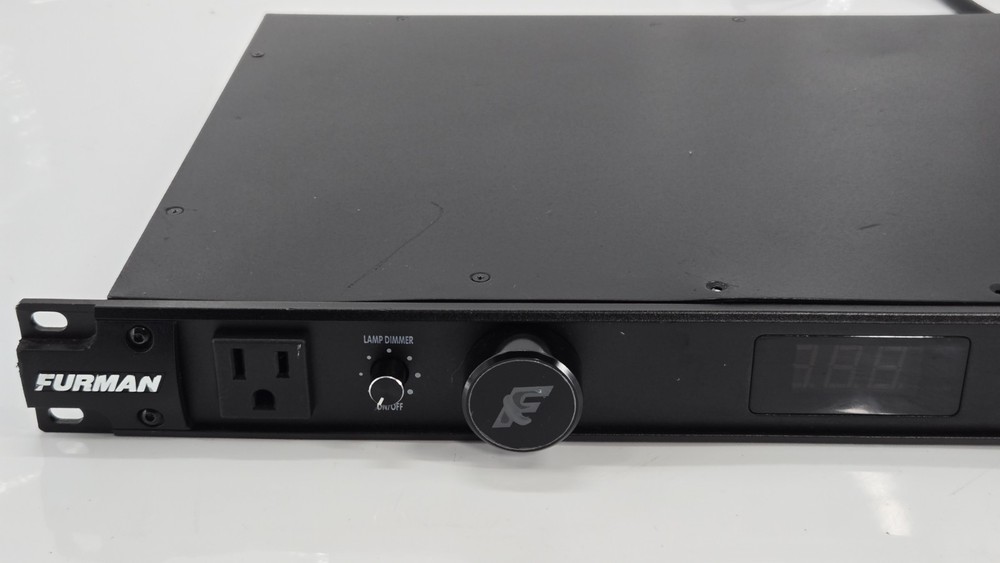 Furman Sound Classic PL-PLUS DMC Line Conditioner