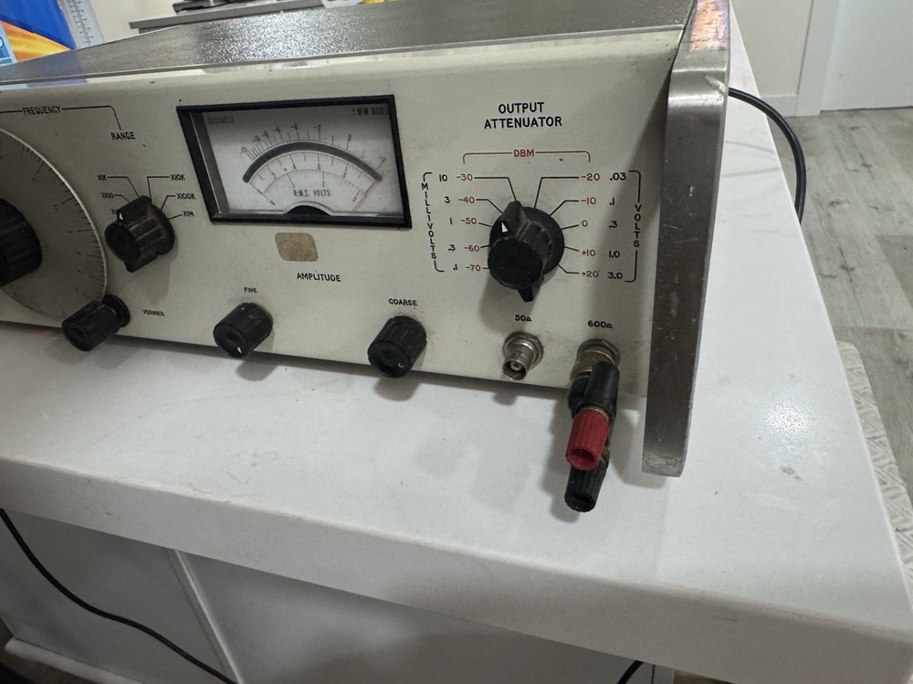 HP Hewett Packard 651B Test Oscillator
