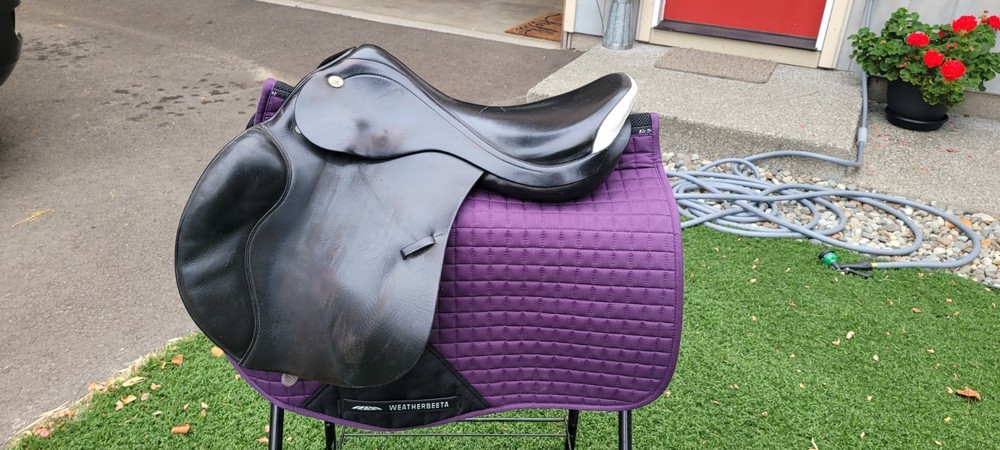 Prestige Jump Saddle, Medium