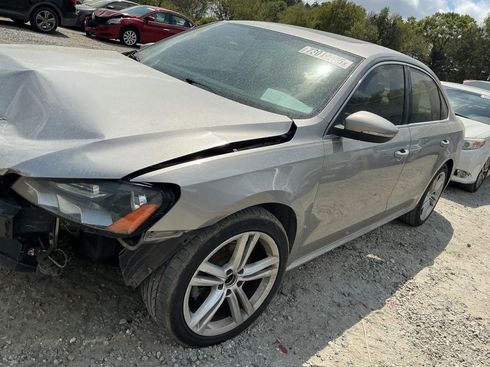 PASSAT 2012 Glove Box 5022168