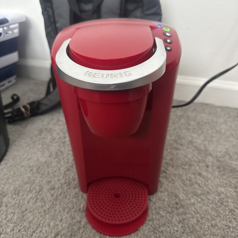 Keurig K-Compact Single K Cup Pod Coffee Maker Red Pre-owned Working