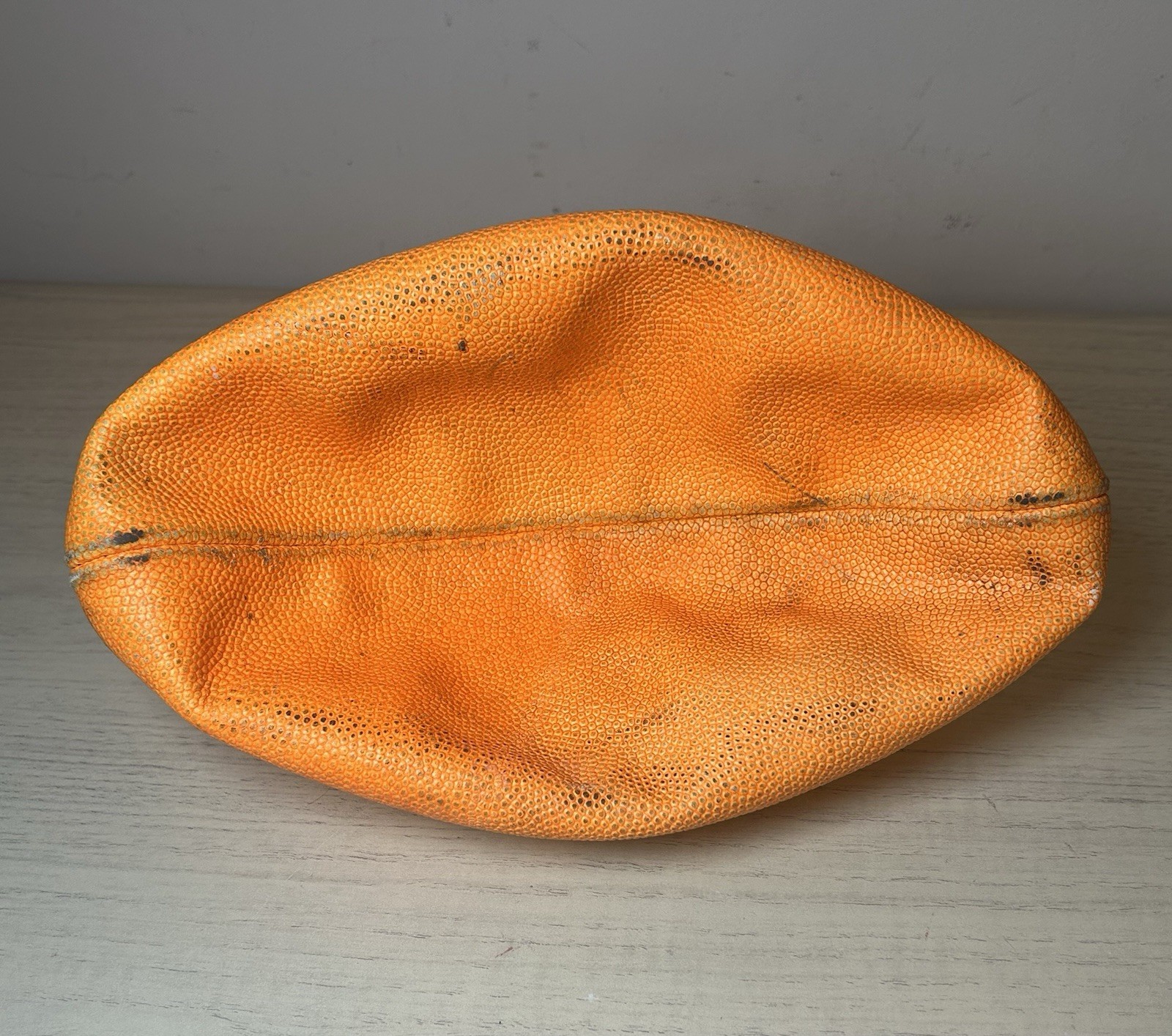 OJ SIMPSON F0425 Orange WILSON FOOTBALL "The JUICE" Vintage 1970s 1980s