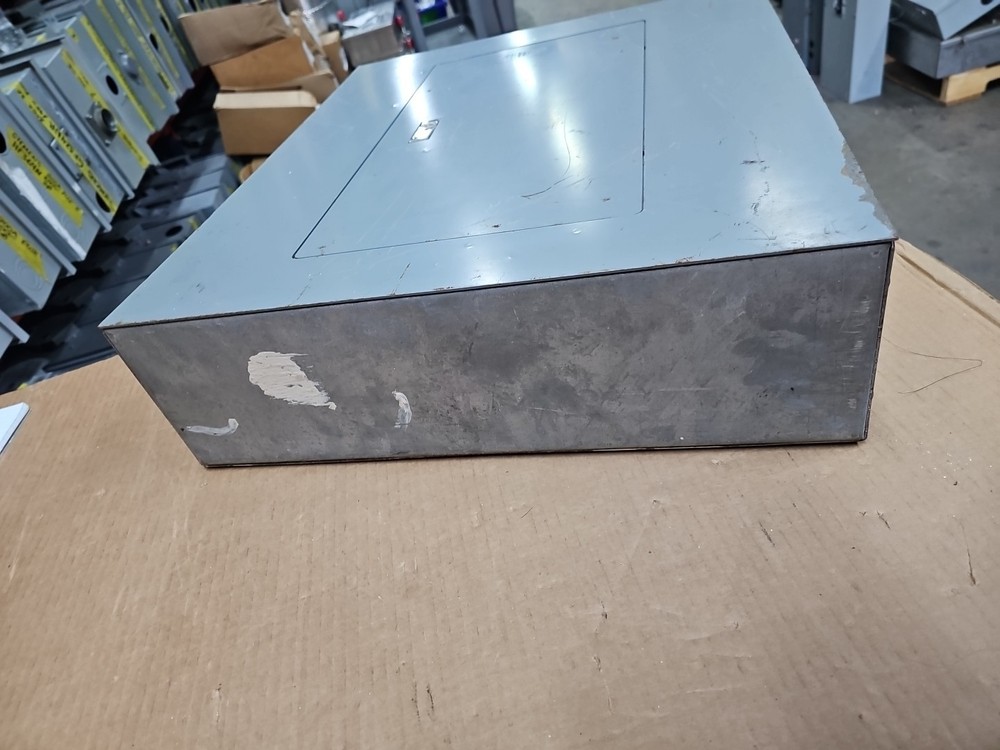 Square D Circuit Breaker Panelboard NQOD20L100 MLO 1PH 20C