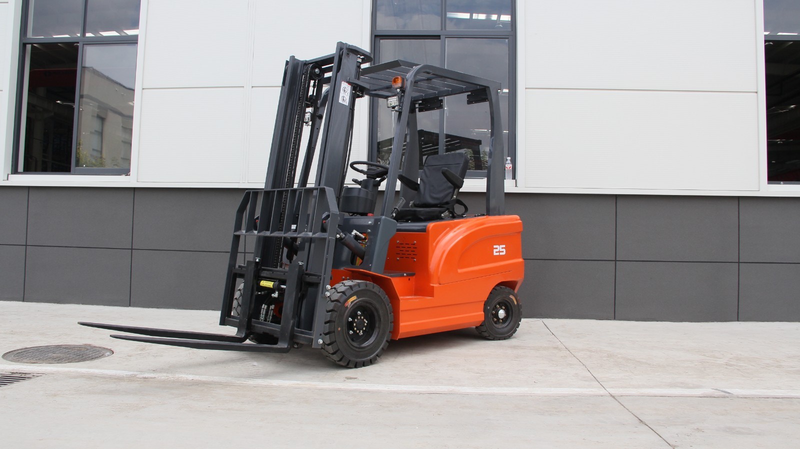 2.5Ton 5500lbs Electric Forklift W/60V 70Ah Charger Lead-acid battery Solid Tire