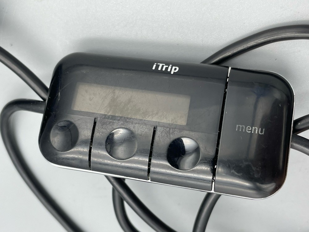 Griffin Technology iTrip FM Transmitter & Charger iPhone 4s/4/3GS iPod GA22042