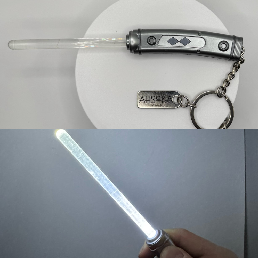 Star Wars Lightsaber Keychains – Light-Up Collectible Set (Multiple Characters)