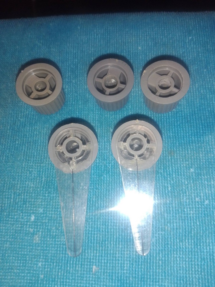 (5) HEATHKIT TEST INSTRUMENT KNOBS - 7/8" DIAMETER