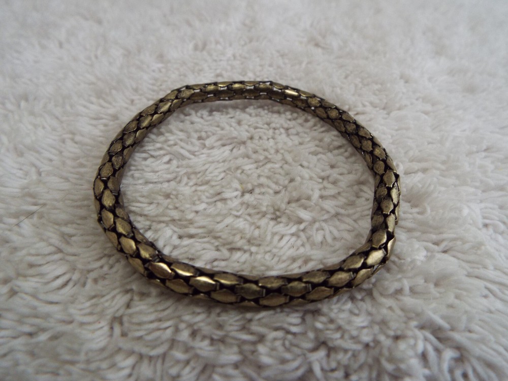 Brass-tone Stretch Bracelet (G5)