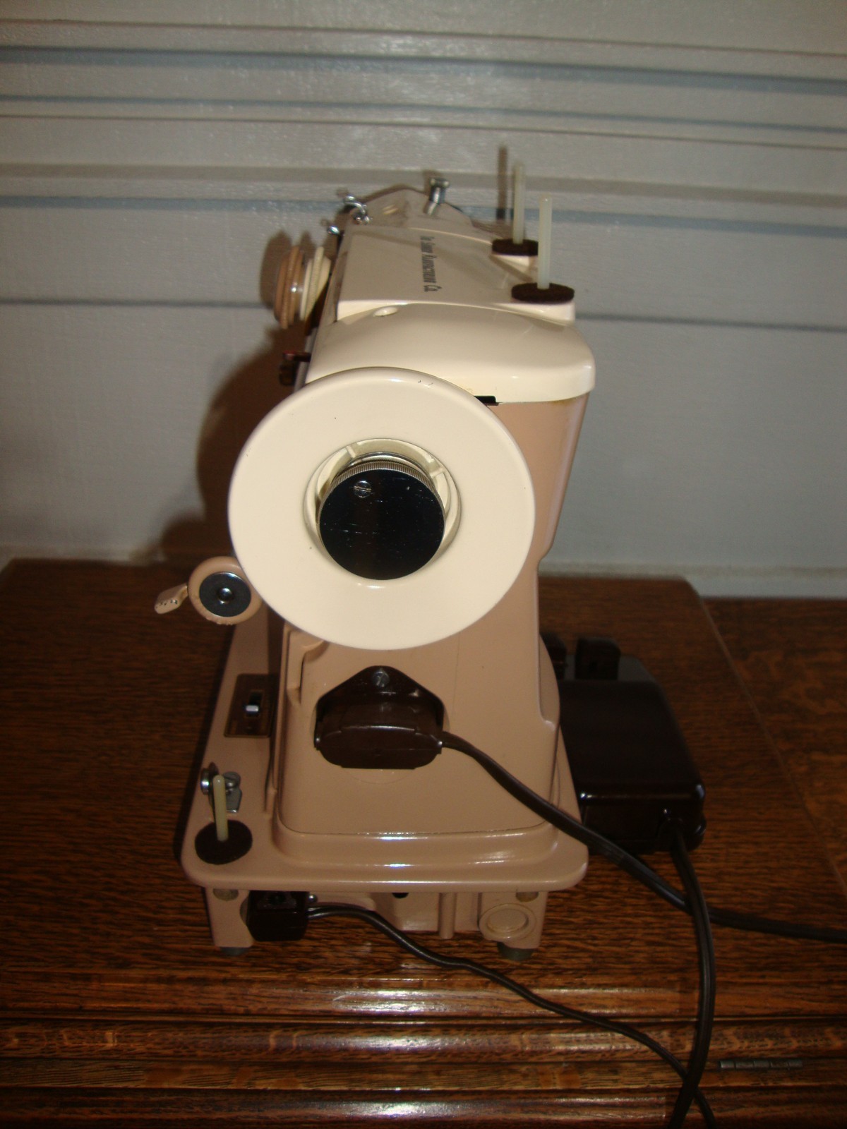 VINTAGE SINGER SEWING MACHINE MODEL 401A, SLANT NEEDLE , SERVICED