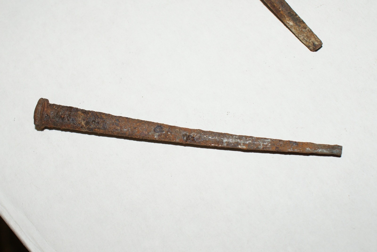 Approx. 500 (25 lbs) ANTIQUE (1800'S) SQUARE 4.5" LONG NAILS