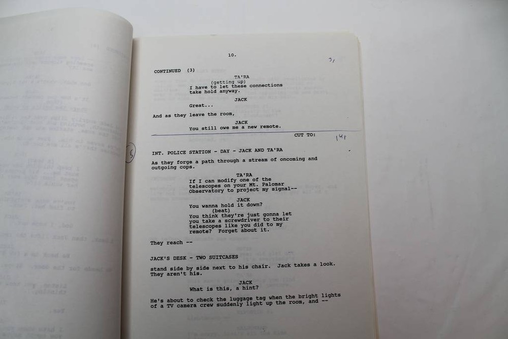 SOMETHING IS OUT THERE / Paul Bernbaum 1988 TV Show Script, Alien Sci-fi Horror