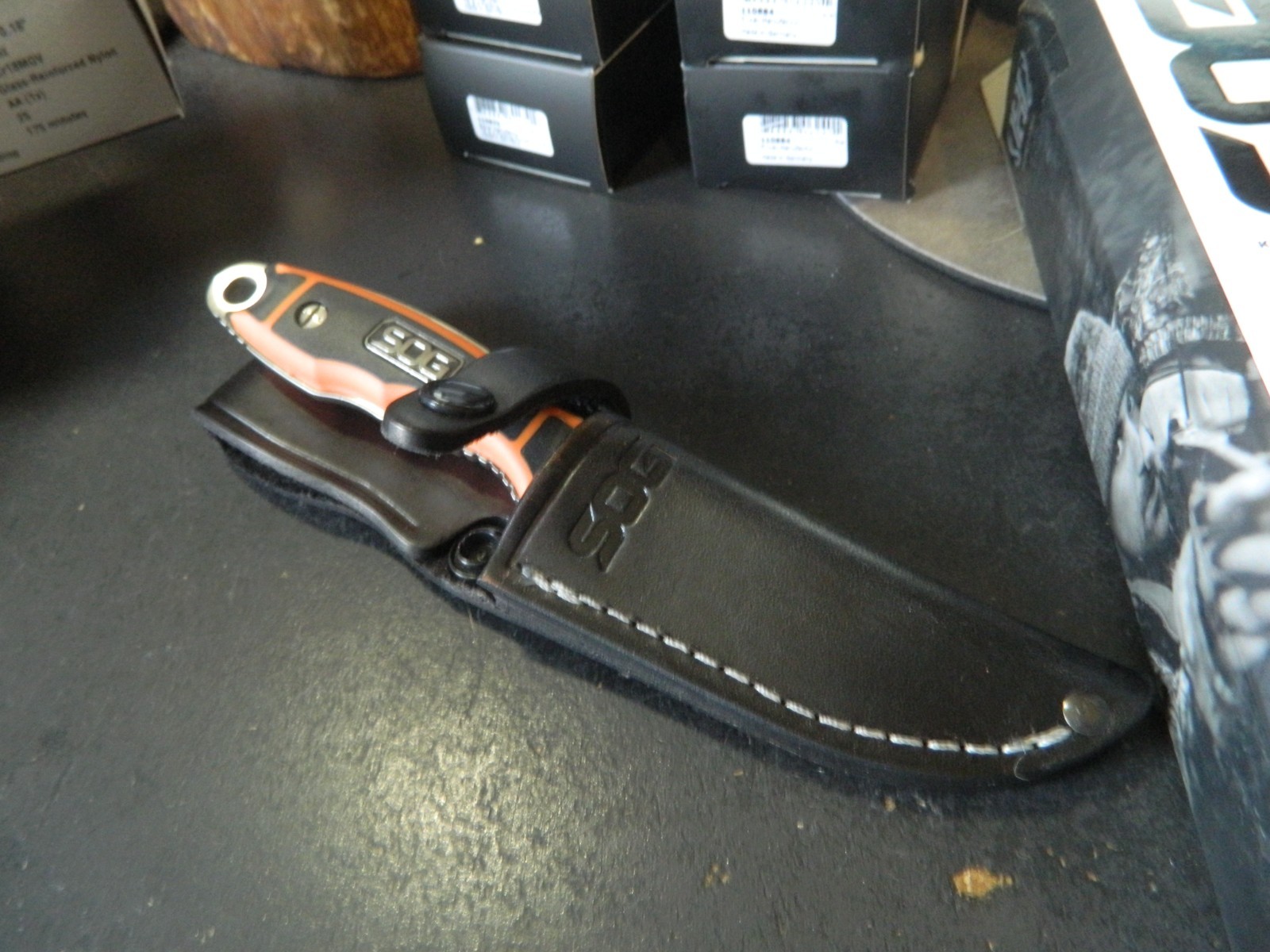 SOG KNIVES 8.2" HUNTSPOINT FIXED BLADE BLADE AUS-8 HANDLE ORANGE & BLACK GRN