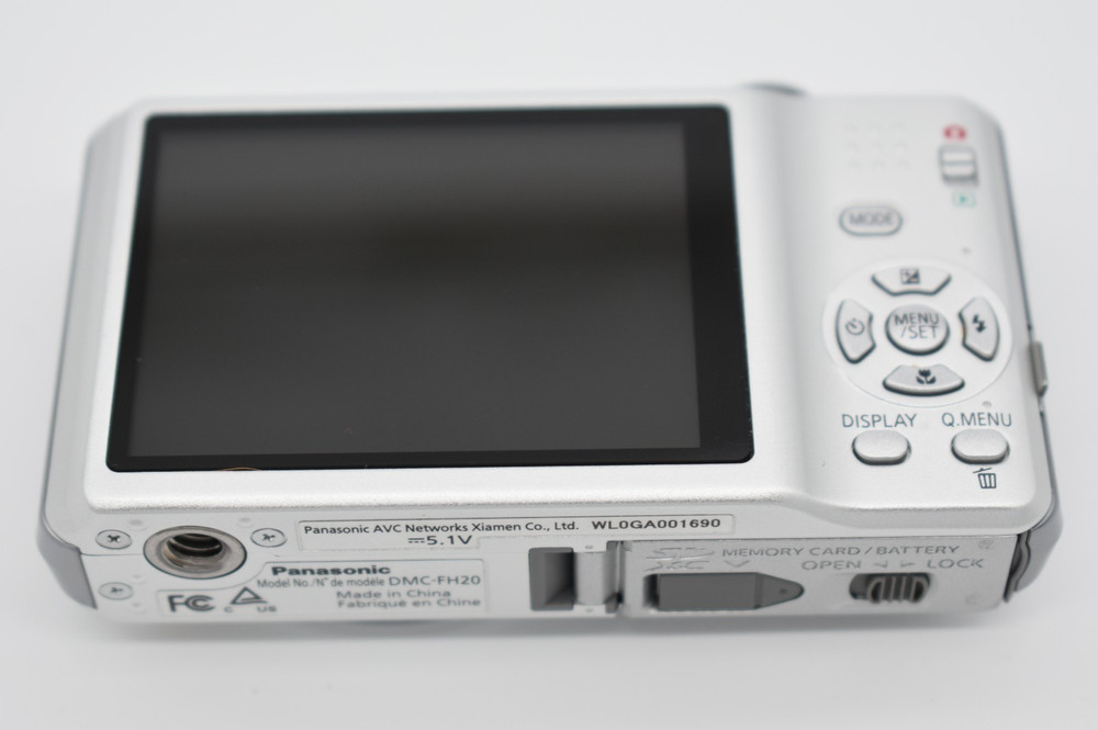Panasonic LUMIX DMC-FH20 Silver Compact Digital Camera 14.1MP - Bundle Tested
