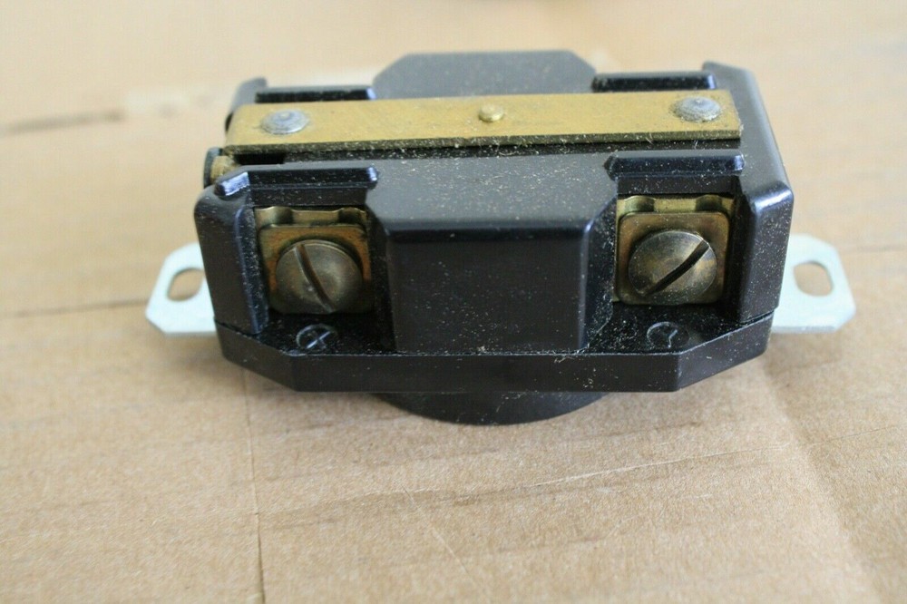 HUBBELL 2820 LOCKING RECEPTACLE