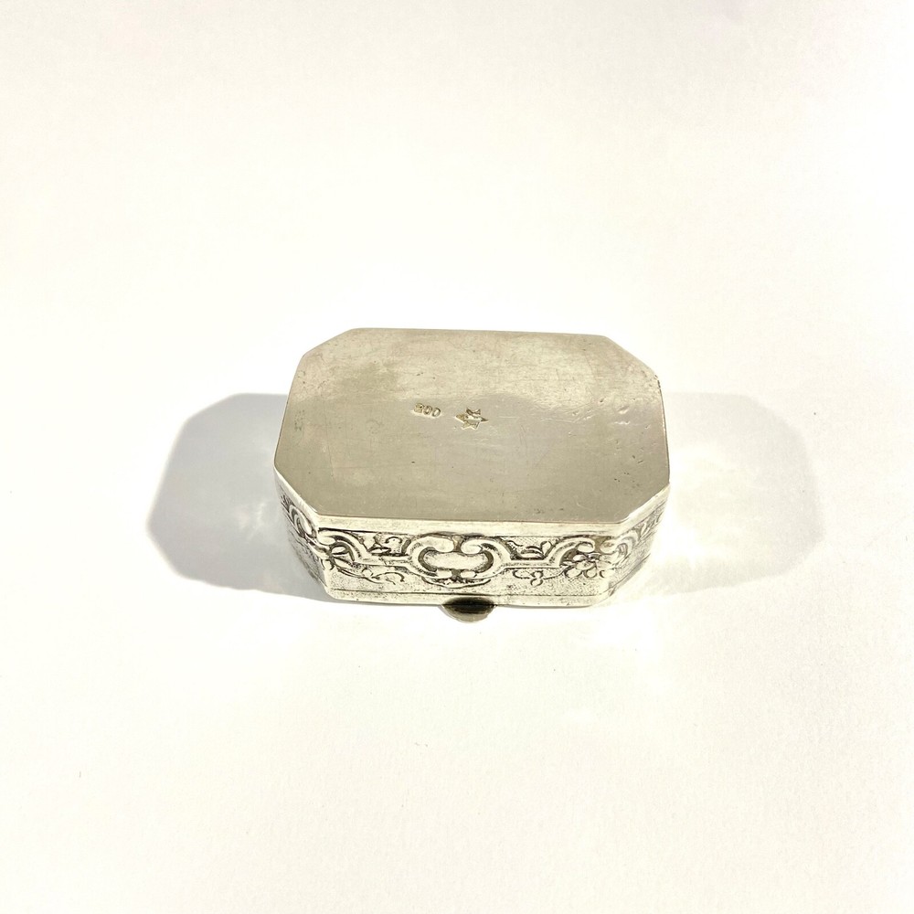 Antique heavy Solid Silver Pillbox , Hallmarked with Medieval scene