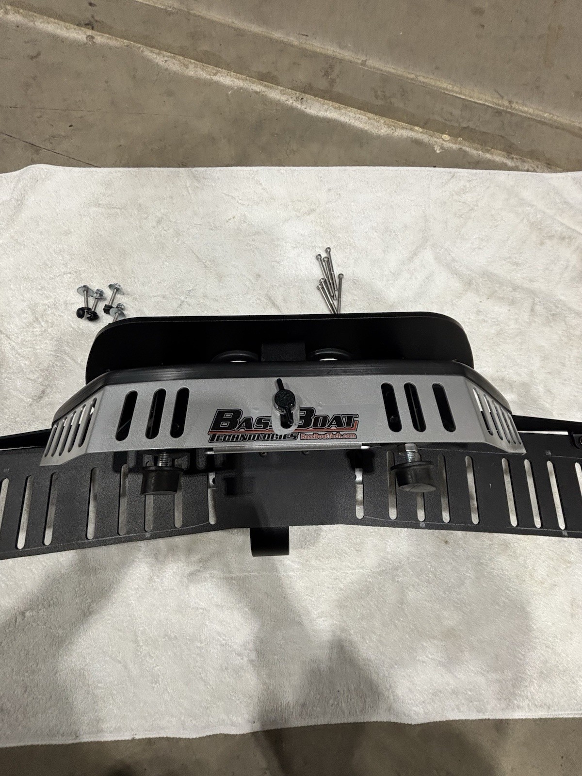 Bass Boat Technologies Mega Dual Graph Mount Ranger Boat