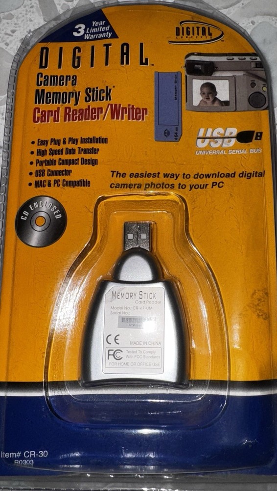 Digital Concepts CR-30 Digital Camera Memory Stick Memory Card Reader/Writer