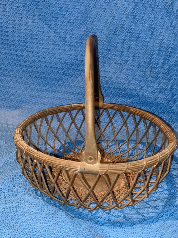 Vintage Round Metal Wire Egg Basket