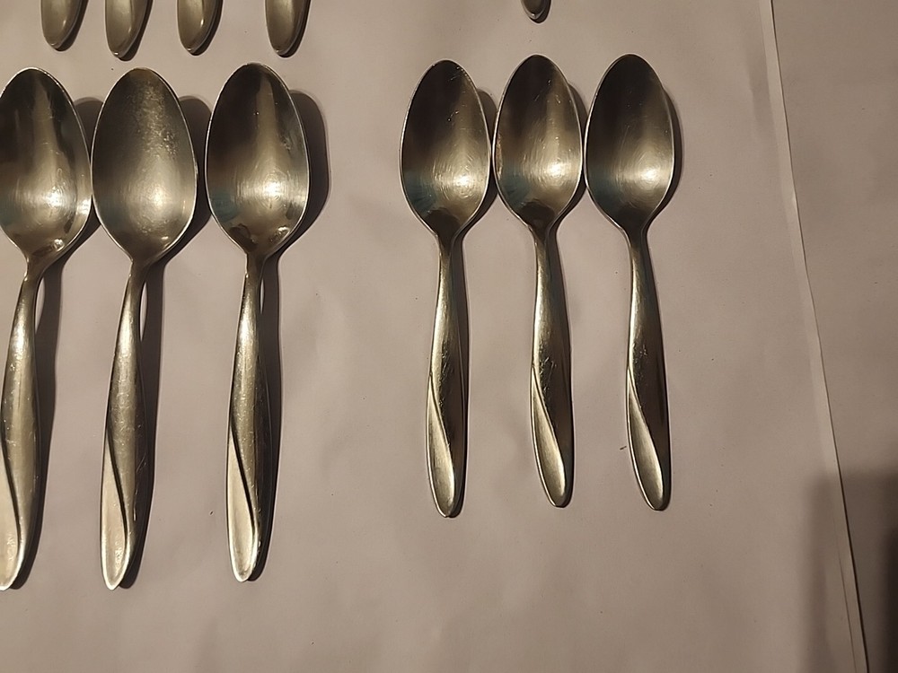 23pc Simmer by Oneida Stainless Flatware- Spoon, Fork, Knife