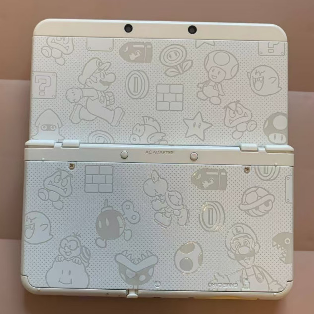 Nintendo New 3DS Faceplate -  Super Mario-Themed Top & Bottom Replacement shell