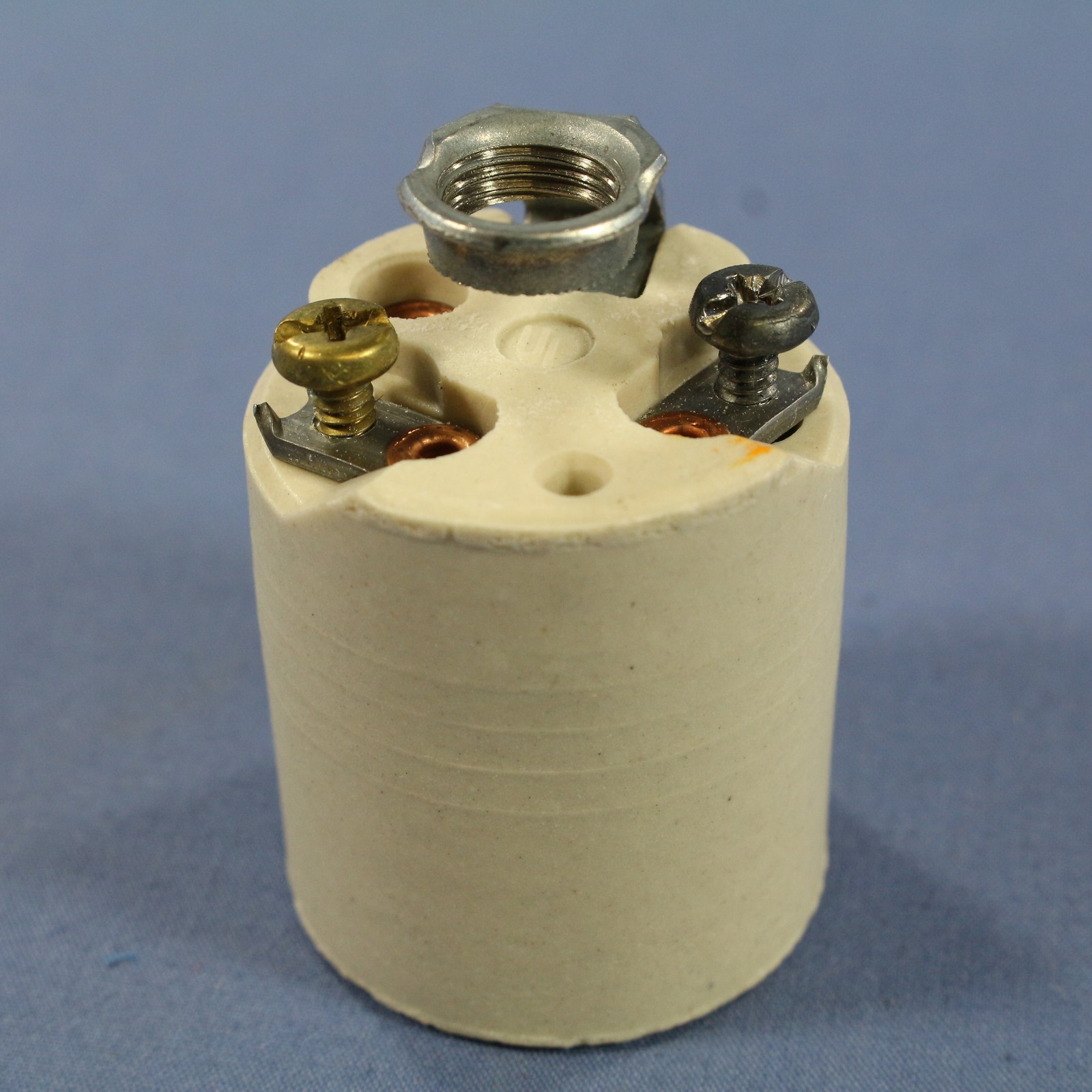 Leviton 3152 Medium Porcelain Lampholder Pan Light Socket 1/8" IPS Hickey Bulk