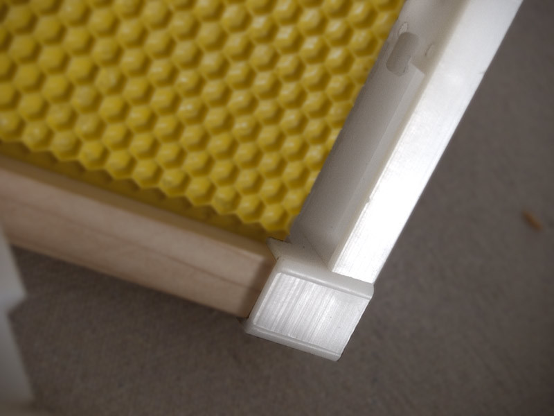 Bee frames Ends Deep 9 1/8" Plastic 100 pc Made in U.S.A.