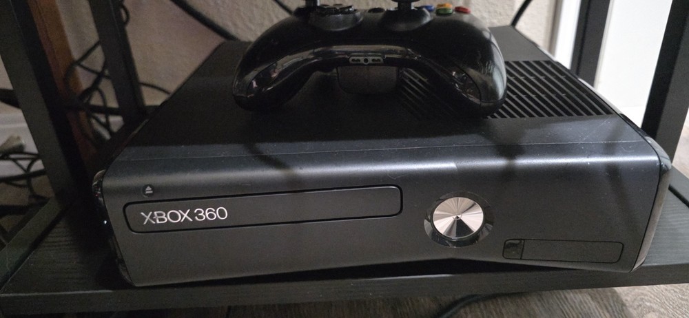 Microsoft Xbox 360 Black Video Game Console 250GB With Games!