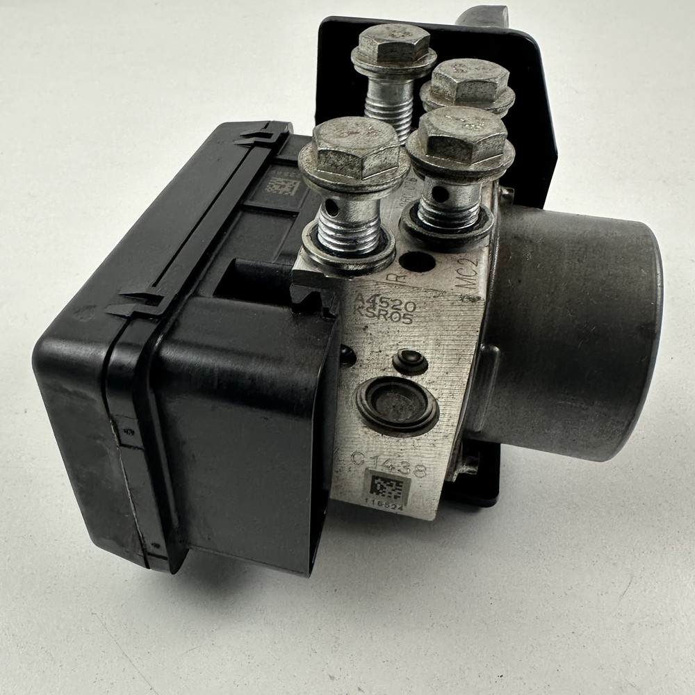 Harley Davidson DYNA Super Glide Custom 2012 ABS pump modulator controller block