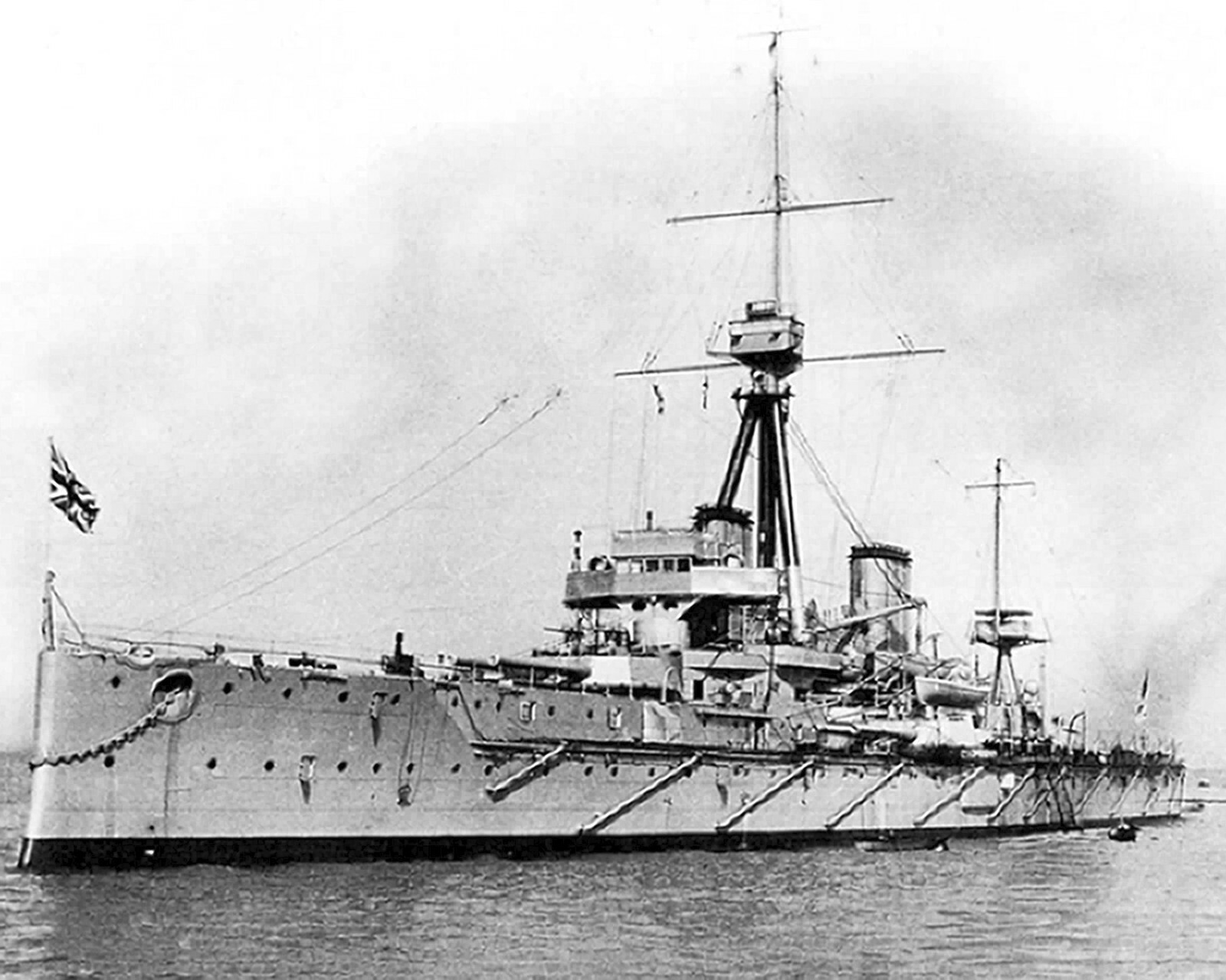 ROYAL NAVY BATTLESHIP HMS DREADNOUGHT   WITH STATS AND HISTORY SHEET