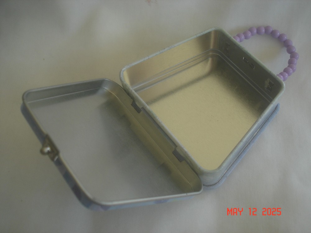 SO CUTE! PIXIE PERFECT TINKER BELL MINI TIN PURSE w/ BEAD HANDLE