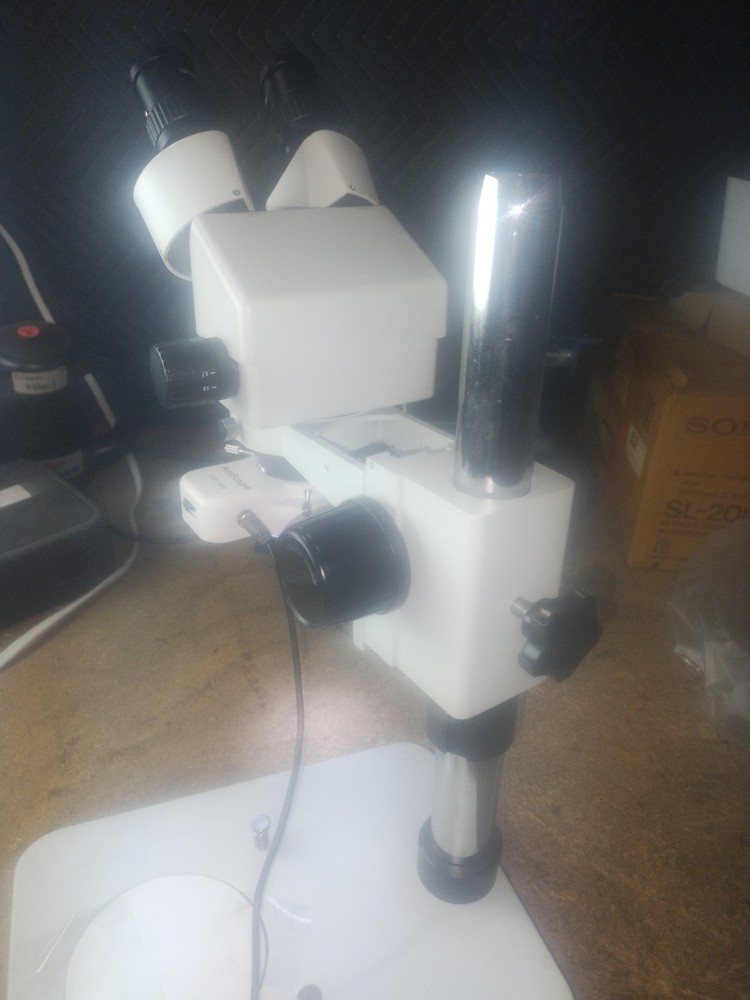 Amscope Microscope. With 10 X 20 Oculars. LED Ring light.