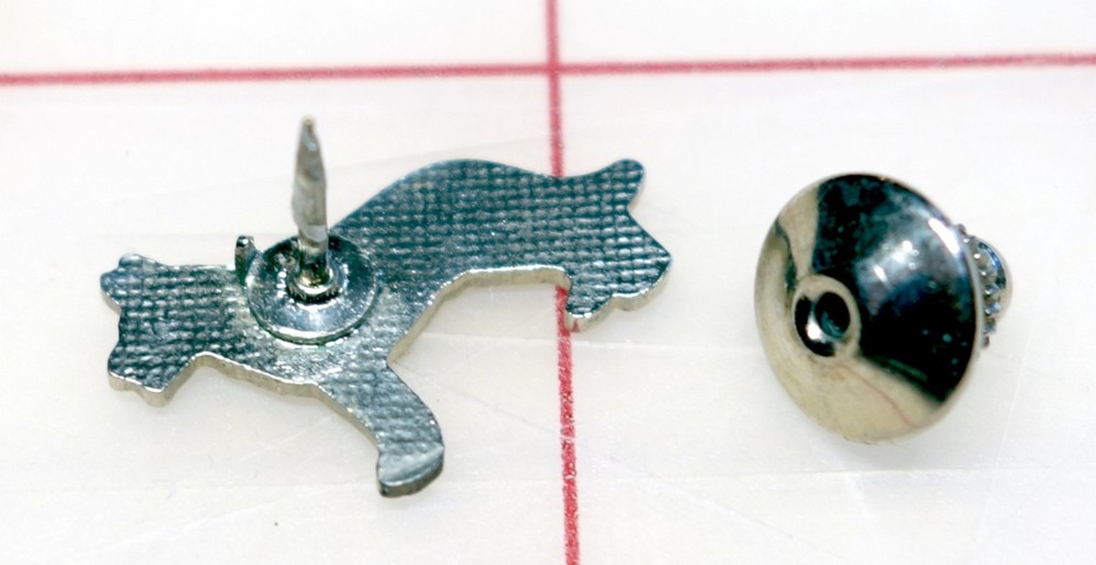 GERMAN SHEPHERD • Hat pin • Lapel pin • Tie tac • 7/8"