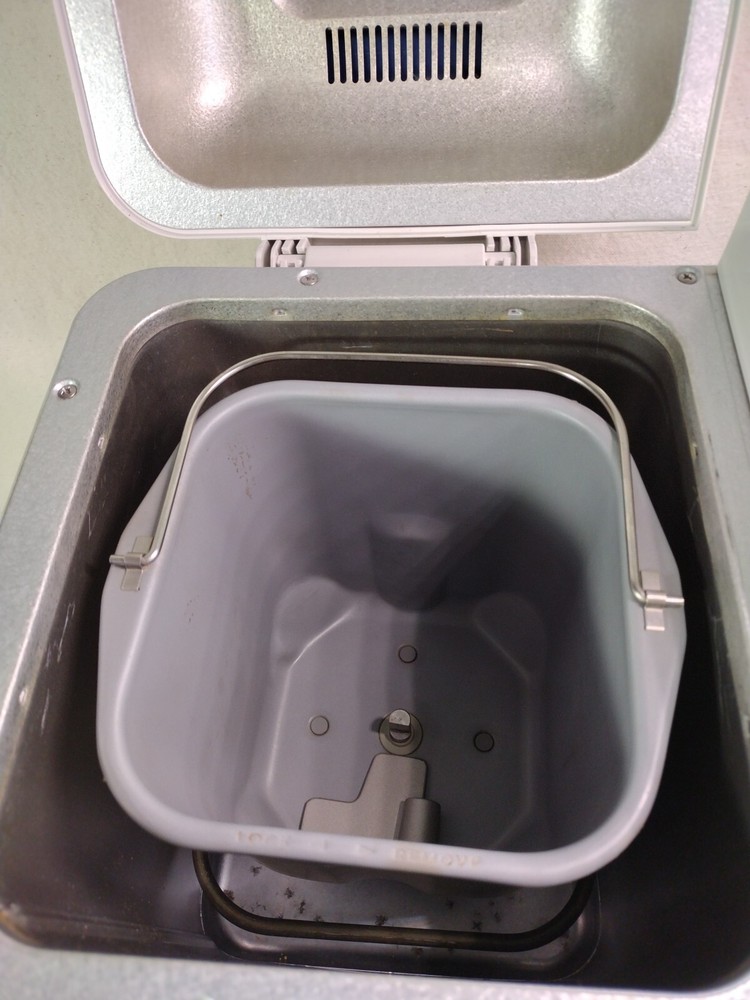 Regal Kitchen Pro Breadmaker Model K6743 Kitchen Appliance Auto Bread Machine