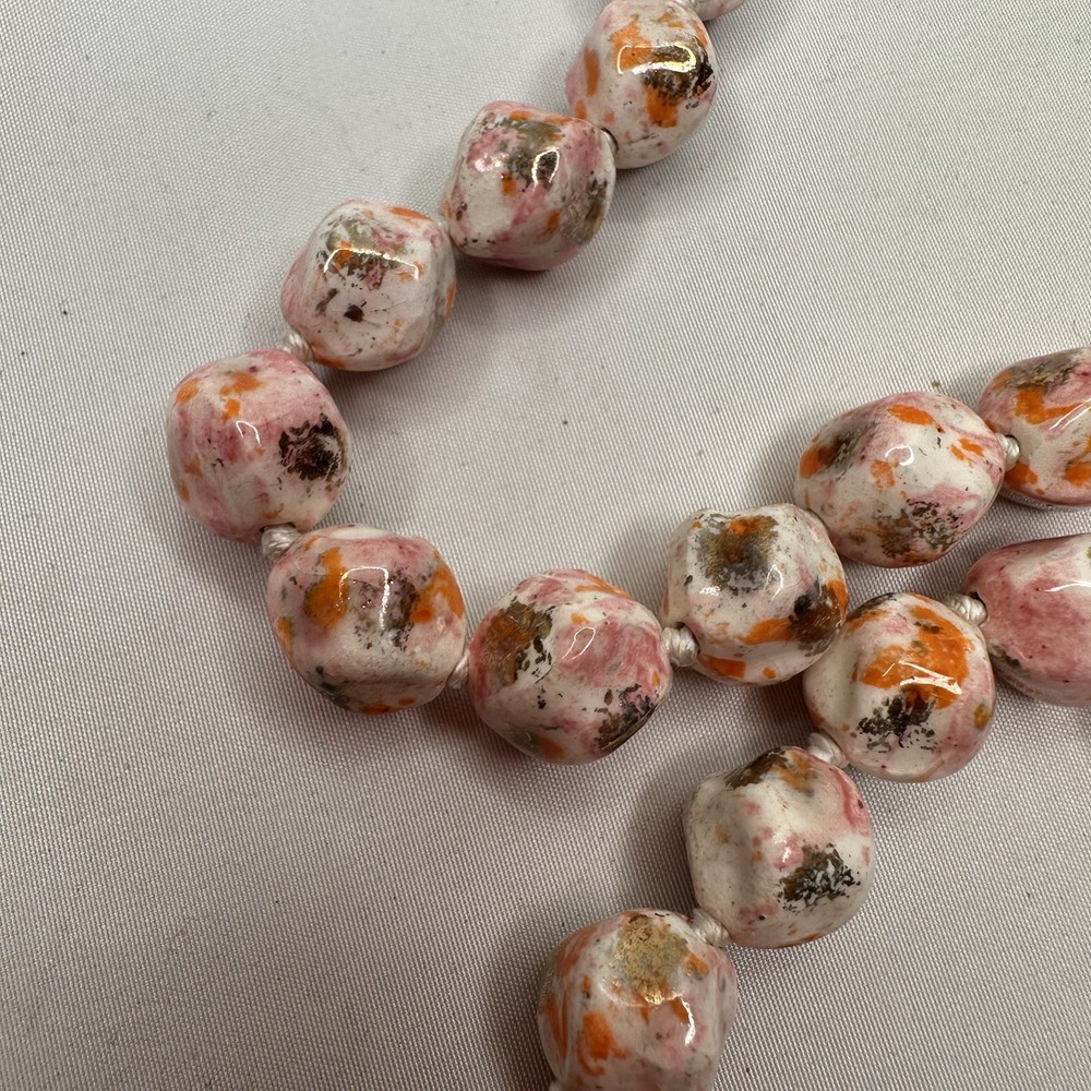 Speckled Glass Beaded Necklace
