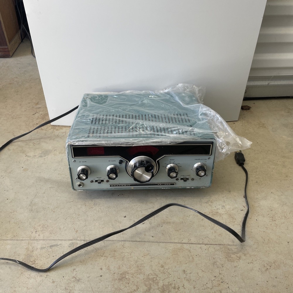 Heathkit HR-1680 Ham Shortwave Receiver Powers On Untested Sold As Is